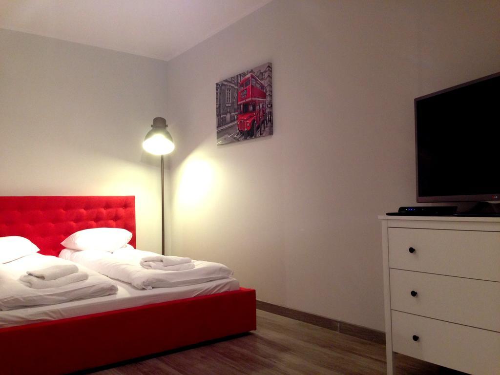 City Aparthotel Ochota Varsovia Habitación foto