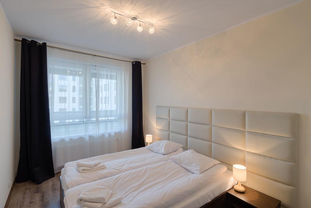 City Aparthotel Ochota Varsovia Habitación foto