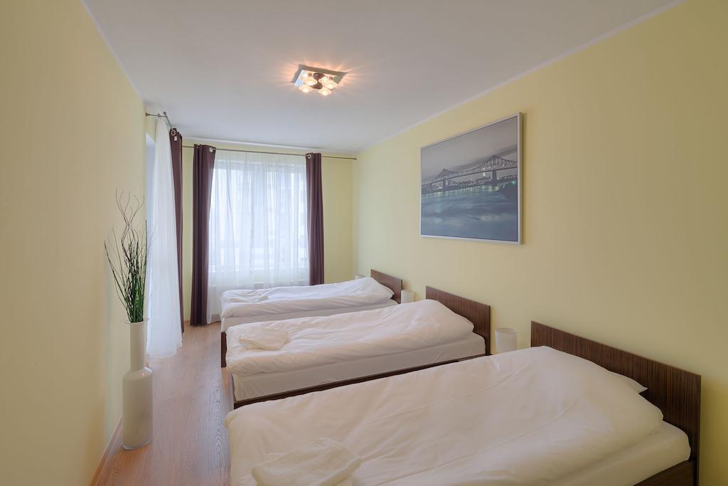 City Aparthotel Ochota Varsovia Habitación foto